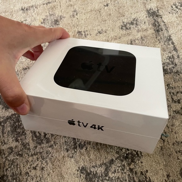 Apple TV 4K. 32GB - Picture 1 of 2